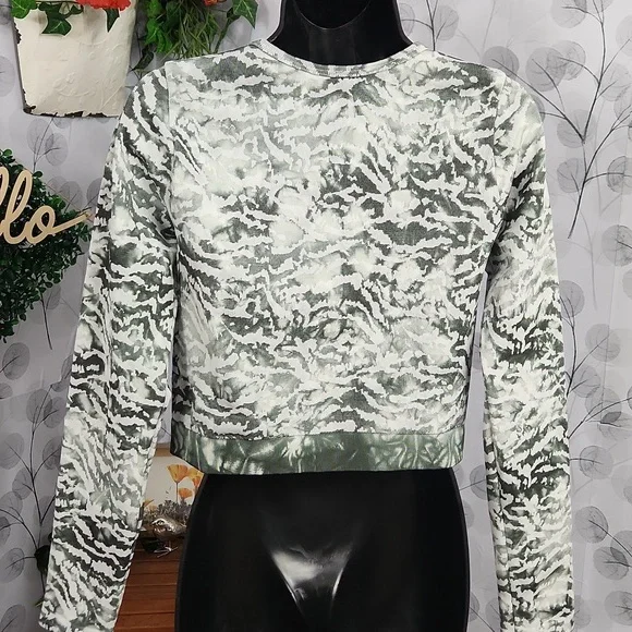 Fabletics Mari Seamless Tiger Print Crop Top | Sage Green | XS - Picture 5 of 5